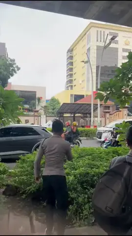 pelan pelan pak sopir