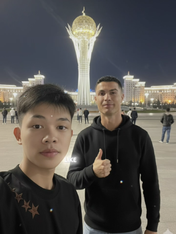 lần đầu đc chụp ảnh cùng Ronaldo 🤣🤣🤣