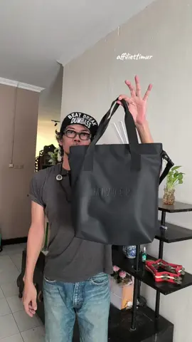 totebag selempang bahan kulit pu anti air tebal untuk pria wanita Skena kalcer #totebag #tasselempang #tasskena  #tastotebag 