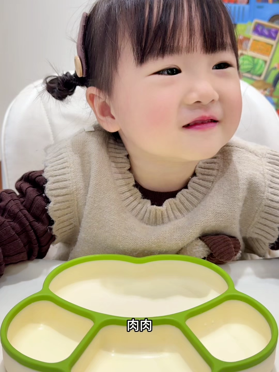 Another happy eating day for me! Hope you all have a good meal too! #babyeating #babygirl #cuty #baby #babyeatingfood