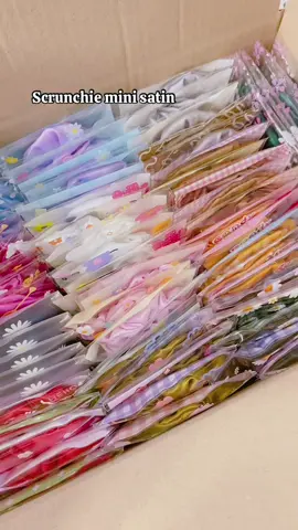 Scrunchie mini bahan satin Diameter 8cm  Packaging plastik motif  #scrunchie #ikatrambut #gift #idejualan #scrunchiesatin 