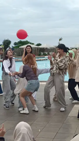 bukan mala kalo gak jail🤣🤣🤣@Basmalah Gralind @m @Lindawat @Qiss💋 @officialmalalicious @clarisseharungiroux @selmakusic  #famgetmalalicious #basmalahgralind #cegilmala #masukberandafyp #fyp 