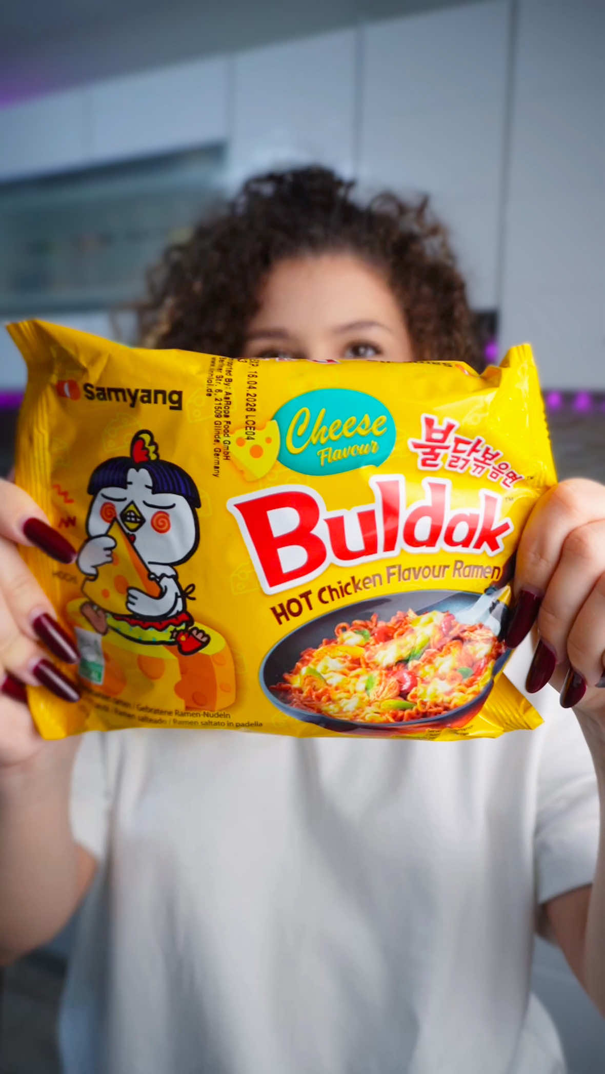 Buldak Noodles se pot găti în mai multe moduri, dar noi am ales astăzi varianta clasică și cea mai rapidă. Dacă vrei să testezi gustul coreean autentic, îi găsești la noi în magazin sau online. Care este alegerea ta favorită? Carbonara, Habanero Lime, Hot Chicken, Cheese, Kimchi sau Spicy Hot. ______________ La Candy Land găsești toate produsele virale! Comandă online sau vino în magazinul nostru fizic din 📍Pipera. #buldak #buldakramen #buldakcarbonara #buldaknoodles #tastetest #candyland 