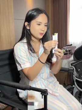A little peek behind the scenes 🎬 Long hours, bright lights but Mosbeau keeps me fresh through it all 💗✨ Ms. Mianne Fajardo | ACTRESS #mosbeau #madeinjapan #madeinjapan #healthyskin #whitening 