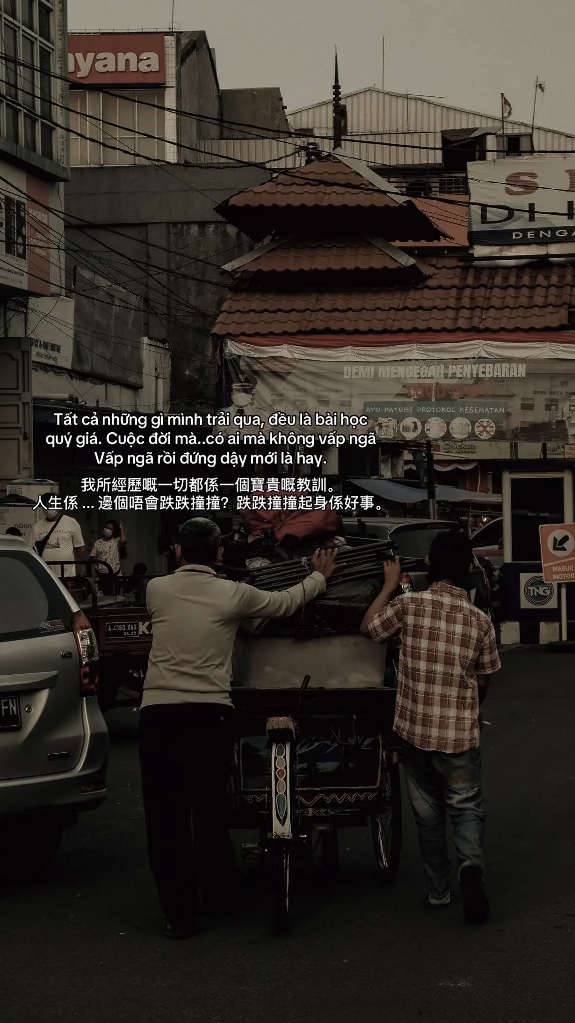 Tất cả những gì mình trải qua, đều là bài học quý giá. Cuộc đời mà..có ai mà không vấp ngã Vấp ngã rồi đứng dậy mới là hay. 我所經歷嘅一切都係一個寶貴嘅教訓。人生係 ... 邊個唔會跌跌撞撞？跌跌撞撞起身係好事#xuhuongtiktok #caphay #xuhuong #nhachaymoingay #nhachay 