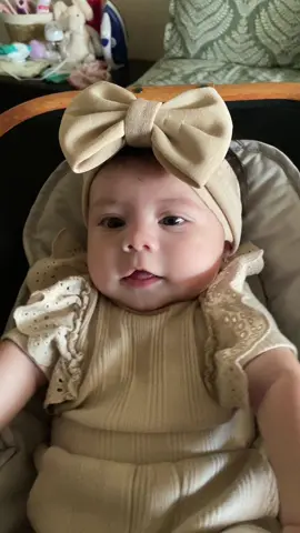 She couldnt handle the bottle 😂 #fyp #parati #babygirl #babytok #mommyandme 