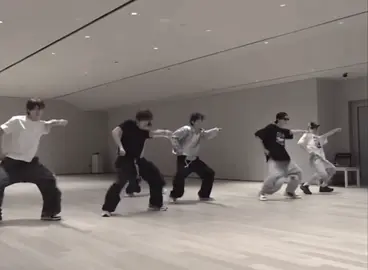 Thật sự là nhìn tụi nhảy nhỏ t siêu ưng mắt luôn nhéee, nó đồng đều mà nó có lực  #tws #twspledis #choreography #fyp #viral 