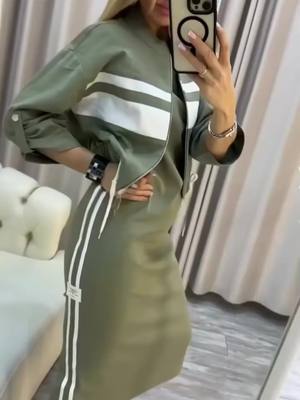 Damenjacke mit Stehkragen und Kleiderset