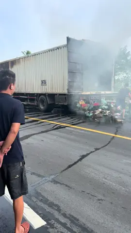 Hàng của các bạn tạm thời đang bị cháy quá đen cho bác tài 😢 #chayxe 