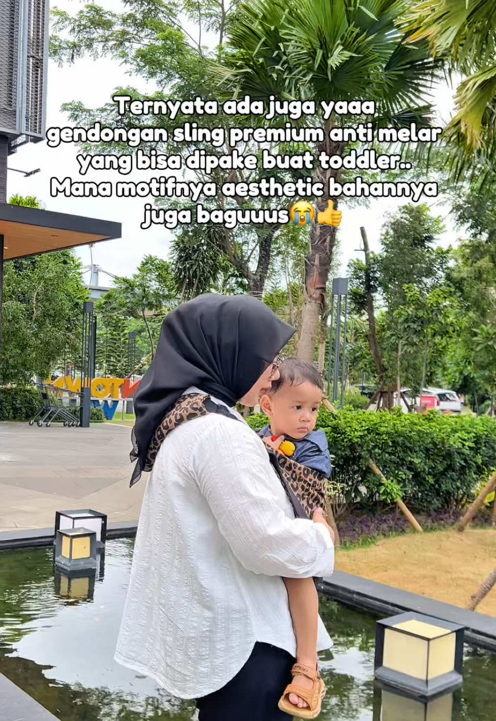 Gendongan toddler sling Pelukio ini bahannya kokoh anti melar, jadi kalau buat gendong toddler bb belasan kg pun nyaman👍😭 #gendongansling #gendonganbayi #fyp #pelukio 