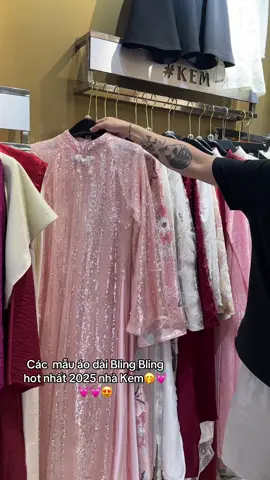 Các mẫu áo dài Bling bling kim sa hot hit 2025 của nhà em 💓😍😍😍 #xuongmayaodai #aodaitet #viral #kemstudioninhhiep #choninhhiep 