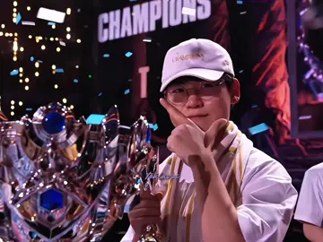 Khi cậu ấy nói đây là thử thách dành cho nhân vật chính, thì hành trình của cậu ấy đã trở thành một bộ phim. Và một bộ phim hay là khi nó khiến ta vừa mỉm cười, vừa rơi nước mắt cùng một lúc🌷🐻#t1 #gumayusi #leagueoflegends 