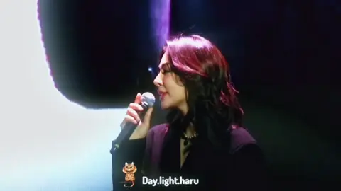 một người từng trải phải lòng một cô bé mới lớn chưa hiểu nhiều về cuộc đời, lúc đầu thì có vẻ rất vui tươi nhưng càng về sau sẽ là mênh mông khoảng cách  ví như, Nong từ nhỏ sống trong sự bảo bọc của cha mẹ, Pí thì không  cuộc sống vất vả khiến cho người ta đầy lòng trắc ẩn và cảm thông nên đôi khi, Nong chỉ đòi một cục kẹo mà Pí đã tính tặng cả cuộc đời trước khi gặp Pí, Nong đã trải qua vài ba mối tình đậm sâu và gia đình chưa bao giờ là rào cản..nên đừng nói ai có thể áp đặt được quyết định của Nong nếu đúng như Pí nói, Nong giữ im lặng, không lời hồi đáp từ sau ngày 9/2 tui thật sự thán phục Nong, còn trẻ mà lạnh lùng vô tình như thế - hiếm có  #fayeperaya 