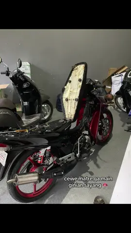 cewe mandiri bongkar pasang sendiri 😋 #redz #fizr_2stroke #fypp 