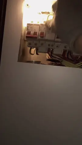 Bùm #anhthodien #electrician #meovat #hay #trick 