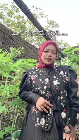 Kenapa gak dari dulu, kalau warna hitam + maroon itu 😭 #outfit #outerbrukat #outfitbigsize #rok 