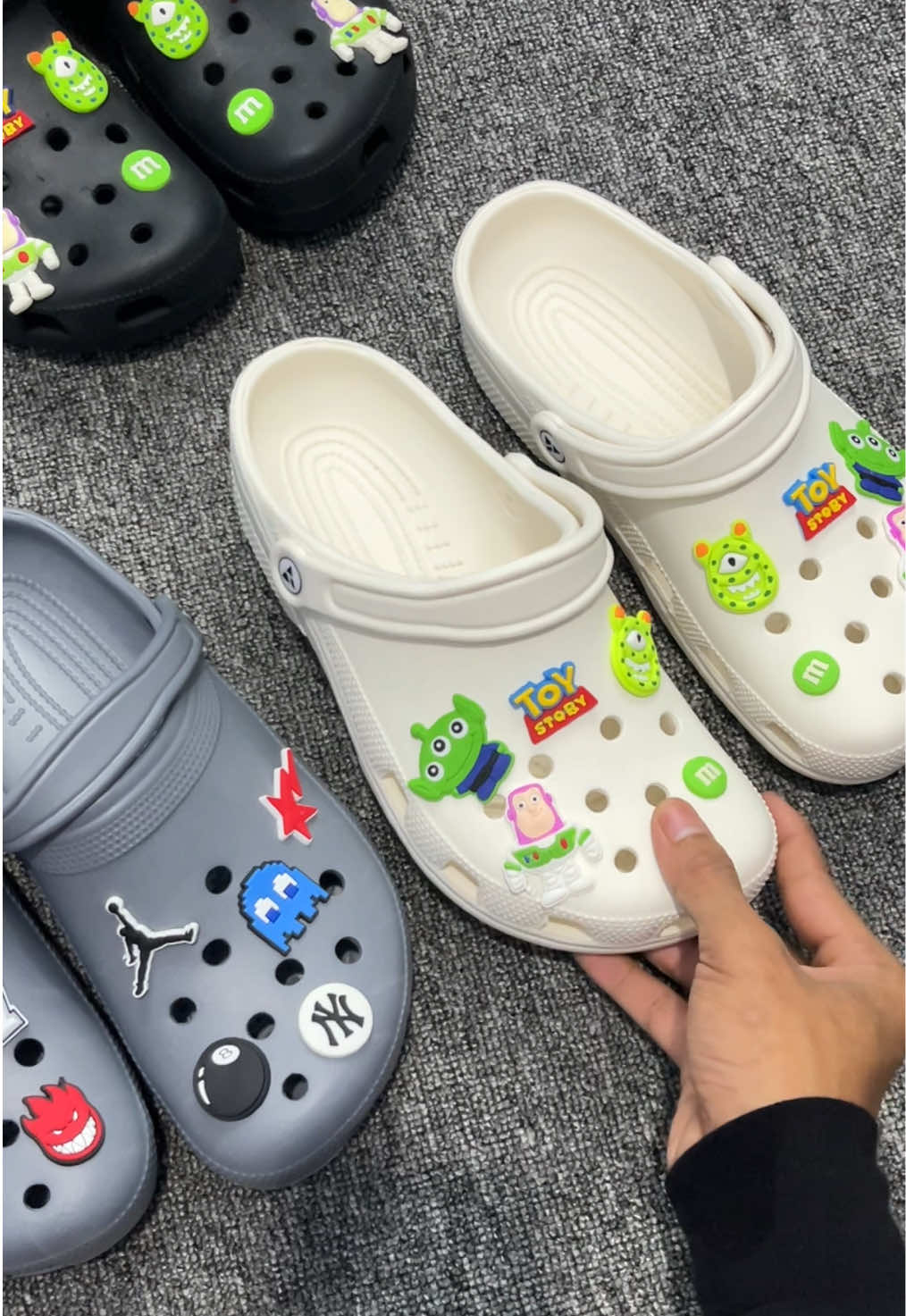 Sandal Baim Free Jibbitz 40 Ribuan #sandalkodok #sandalbaim #sandalslop #rekomendasisandal 