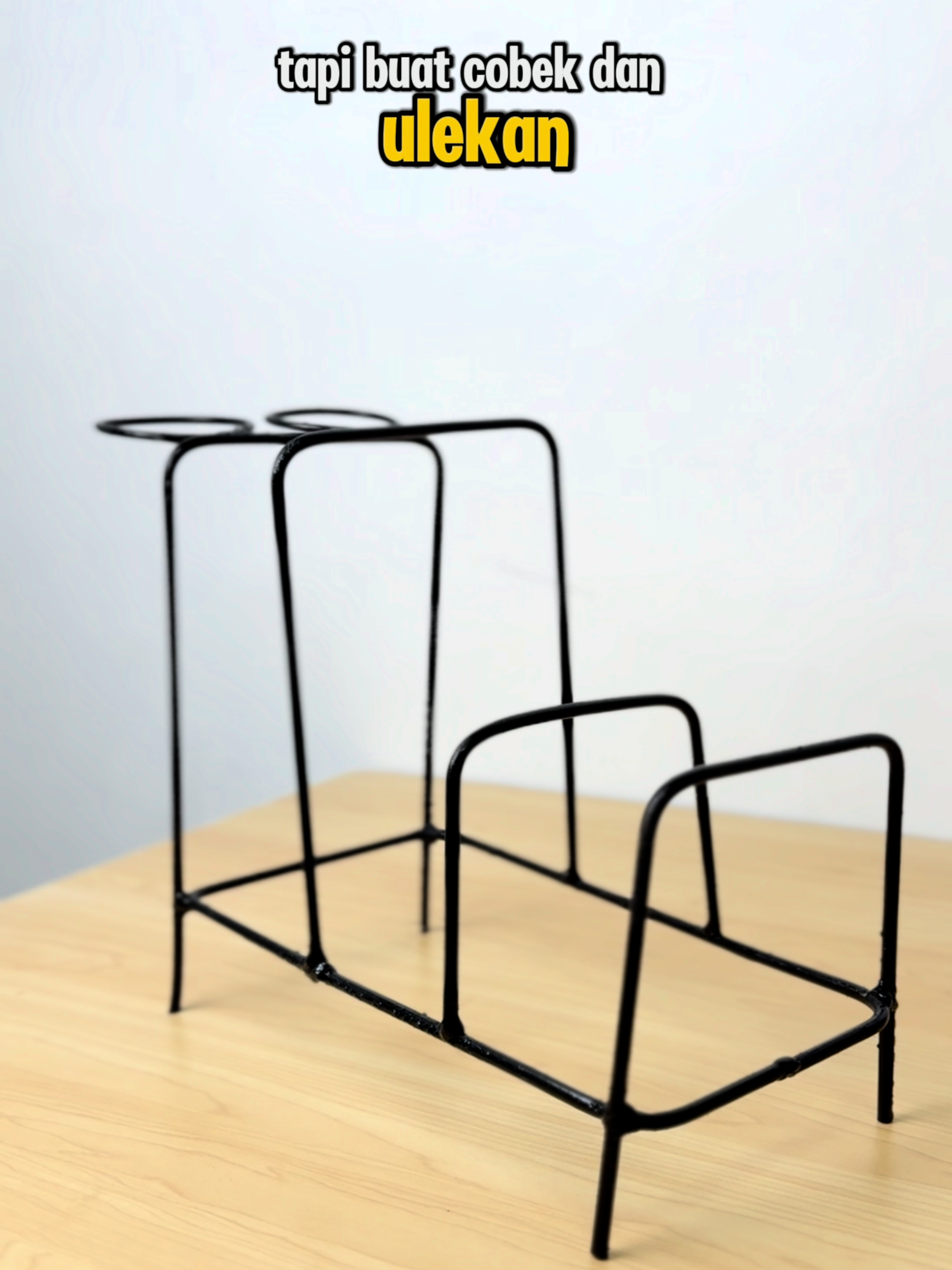 Bukan buat piring, tapi buat cobek dan ulekan!  Cobek tersusun rapi, dapur auto keliatan estetik dan bersih banget #rakdapur #rakulekan #rakcobek #peralatandapur #alatdapurunik #perabotdapur #rakestetik