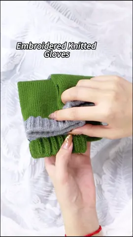 TIK TOKclothing flagship store• Cute cat face gloves exposed fingers, easy to operate, flexible and warm#tiktokshopblackfriday #tiktokshopcybermonday #gloves 