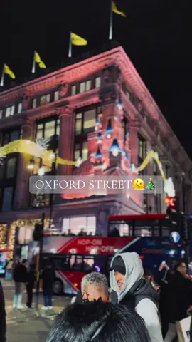 Obsessed with these Christmas lights on Oxford Street 😍 London knows how to do Christmas!#oxford #london #fyp 