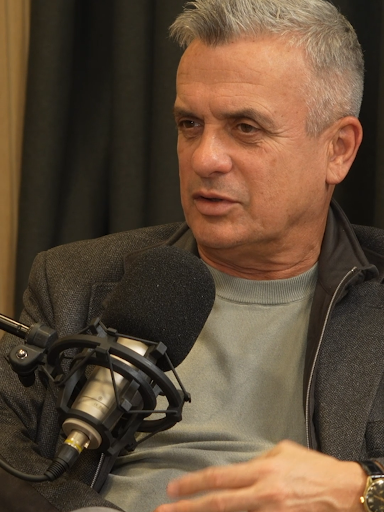 Tényleg egészséges napi egy pohár vörösbor? A Sóbors videocastjében többek között erre is kerestük a választ. Rókusfalvy Pál, Nemzeti Bormarketingért felelős kormánybiztossal és Blazsovszky Péterrel, bor- és gasztronómiai szakértővel beszélgettünk, a magyar borról, a borfogyasztás körüli tévhitekről és a klasszikus párosításokról.  A teljes műsort megtalálod a Sóbors.hu-n. A műsort támogatta: a Magyar Bor. #fyp #bor #magyarbor #egeszseg #sobors