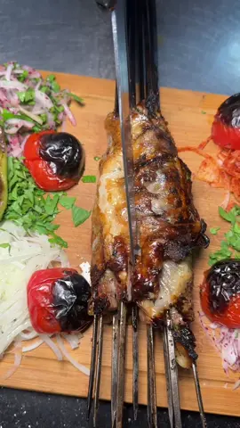 Ciğer sade mi pişer, gömlek yağlı mı? Biz tercihimizi belli ettik 😋 #ciğer #ciğerkebabı #gömlekyağı #delicious #gurme 