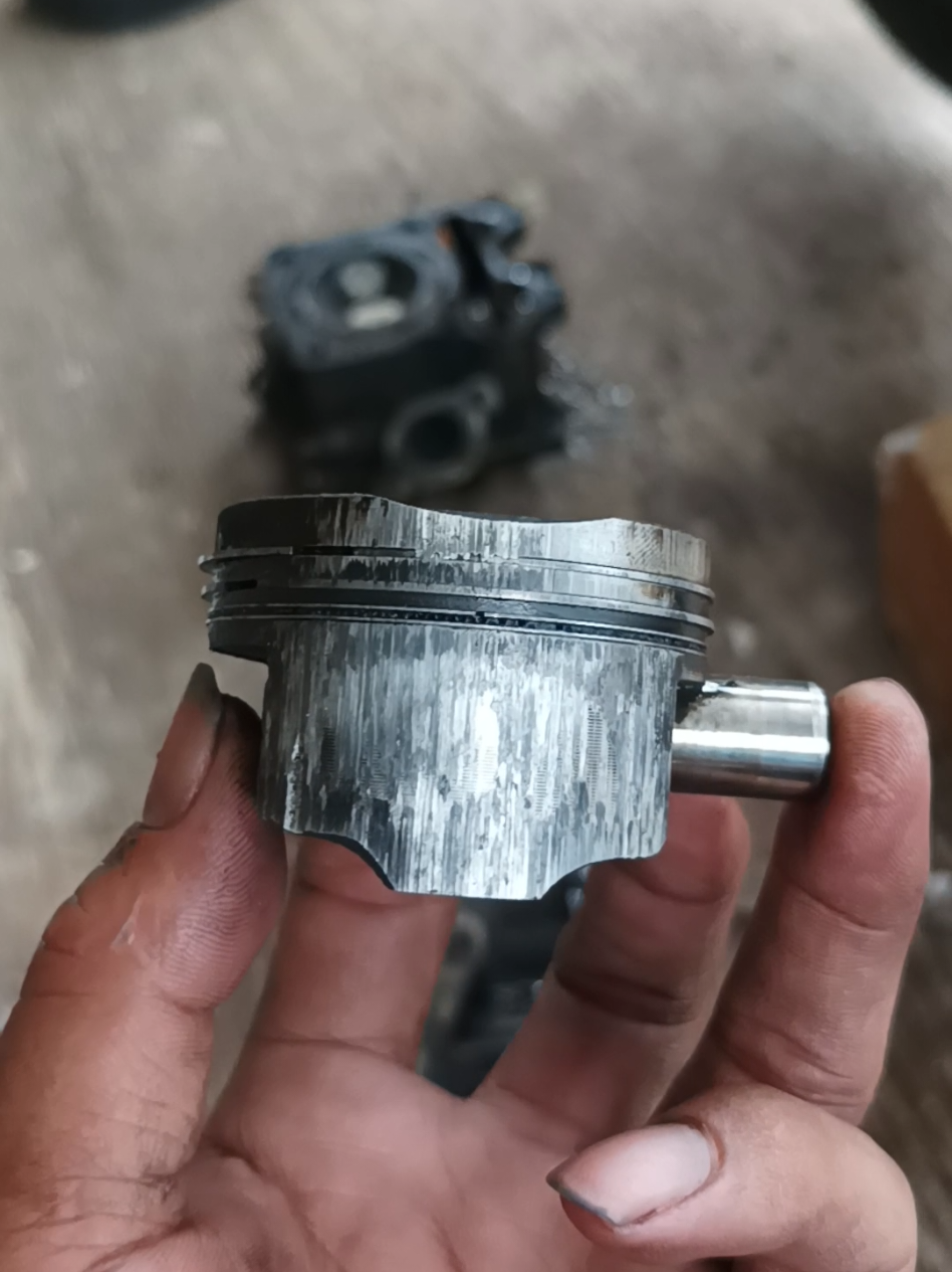 kalau ga bisa ngurus motor minimal ganti oli lahhh  padahal oli cuman 50 rb #fyppppppppppppppppppppppp  #vario  #mekanik  #turunmesin #honda 