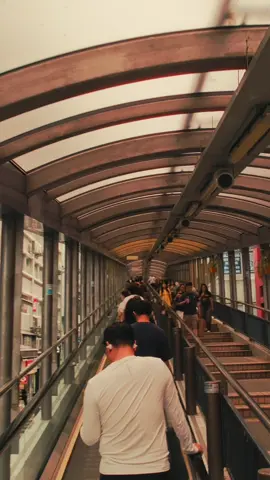 She walked past like a song I used to know✨ Sometimes I really miss Hong Kong and Central vibes🎞️ #chungkingexpress #重慶森林 #중경삼림 #重庆森林 #恋する惑星