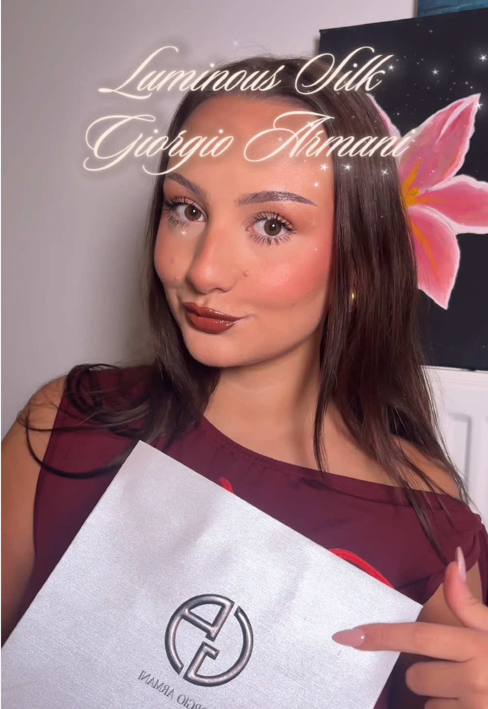 Trzy razy nagrywałam ten film, za każdym razem coś mi się nie podobało, efekt końcowy, światło, jakość. Trzy razy nagrałam i trzy razy zmontowałam na przełomie ostatniego lub nawet dwóch tygodni, wreszcie jest efekt taki jaki mi się podoba i z jakiego jestem zadowolona i mogę wstawić! Pierwszy raz dostałam taką paczkę dlatego zależało mi by wyszło dobrze! Jak wam się podoba? 🫶🏻  #armanibeautypoland #makeup #armanibeauty #luminoussilk #makijaż [paczka PR] @enyo agency @Armani beauty  