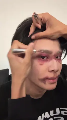 จิ๋วแต่งหน้าให้พี่ไทยนี่นึกว่าทีมงานแต่งให้555555โดนเส้นจัด ทำดีมากจิ๋ว #THAIchayanon #ไทยชญานนท์ #FRAMEtanannat #BUSbecauseofyouishine 