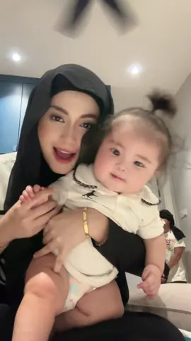 nak jamilah atau ellara 🙂‍↔️