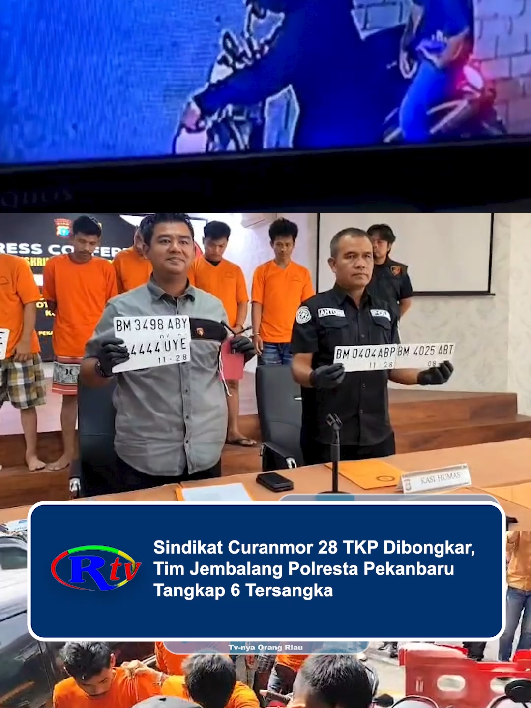Sindikat Curanmor 28 TKP Dibongkar, Tim Jembalang Polresta Pekanbaru Tangkap 6 Tersangka Riautelevisi.com, Pekanbaru - Tim Jembalang Sat Reskrim Polresta Pekanbaru berhasil meringkus 4 pelaku pencurian sepeda motoryang beraksi di 28 lokasi berbeda di Kota Pekanbaru, Selasa (11/11). Selain itu, polisi juga menangkap dua orang penadahhasil kejahatan. Satu tersangka terpaksa dilumpuhkan dengan timah panaskarena melawan saat akan diamankan. #berita #curanmor #kotapekanbaru #beritaviral #beritaditiktok
