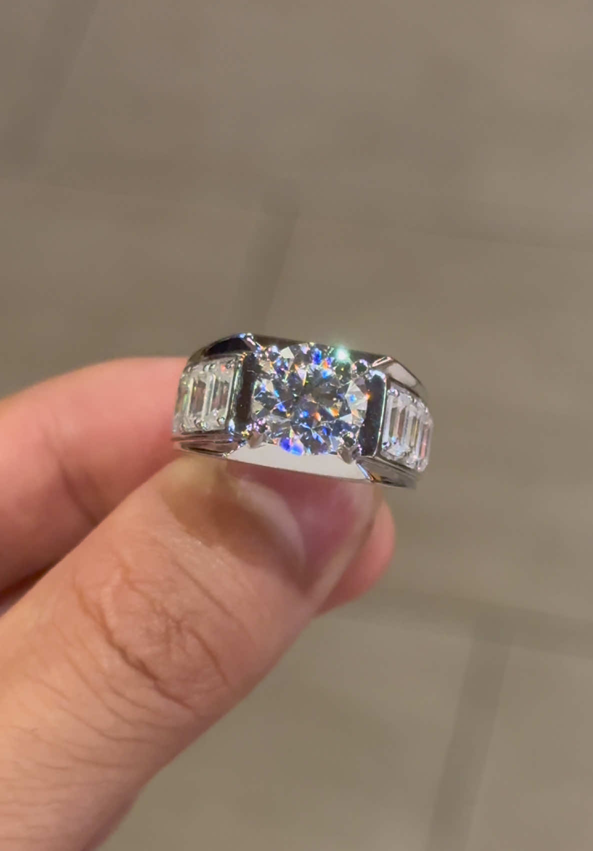 Ổ nhẫn vàng trắng chủ 8ly thiết kế nhỏ gọn ae nào ưng ko ạ 💎💍#xuhuong #trangsuc #kimcuongmoissanite #daimond #xuhuongtiktok 