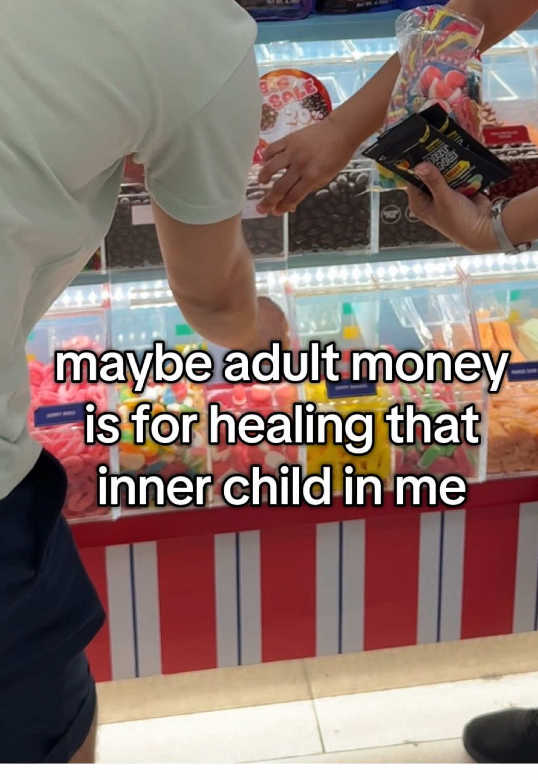 Pagbigyan mo na sarili mo, minsan lang naman 🥹 #innerchild #sweettreat #candyshop #candycorner #lootbag