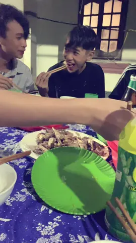 Khi mấy thằng anh khùng