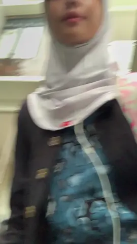 baru ngeh rok robek👋🏻