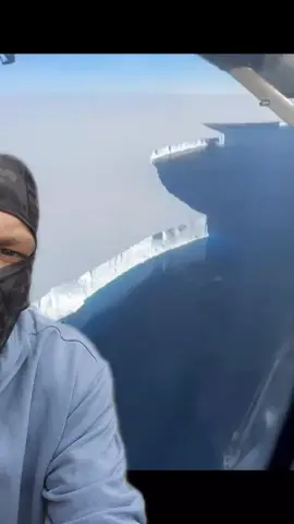 Qu’est ce qu’il a vue selon vous ? #buzzaldrin #Antarctique #crisecardiaque e #murdeglace #reptilien 