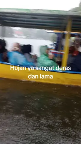 Hujan ya sangat dahsyat,,air meluap