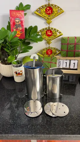 Lại sắp tới tết rồi, nhà ai thích ăn giò xào mà ko biết cách gói các bác chỉ cần mua cái khuôn làm giò inox này về tự làm đơn giản lắm nha. #khuonlamgioinox  #khuonlamgioxao 