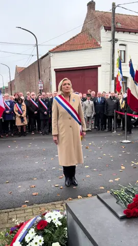 Ils ont tenu dans la boue des tranchées pour que nous puissions tenir debout dans la liberté, ils sont tombés sur le champ de bataille pour protéger le sol sacré de la patrie. Le 11 novembre n’est pas qu’une simple commémoration. Cette date nous enseigne avec gravité que derrière chaque nom des 1,4 million de Français qui ont péri lors de la Première Guerre mondiale, il y a une vie de courage et de bravoure, un esprit de sacrifice et la volonté de servir une cause plus grande que soi.