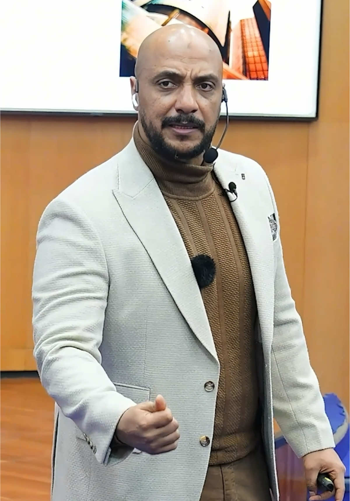 الفرق بين التنفيذ الإستراتيجي والتكتيكي في المبيعات ‏#DrGasimSalah, #Kawtheron, #Business_Development, #Marketing_Strategies, #AI_Marketing, ,