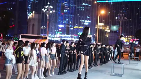 #美女广场舞 #美女舞蹈 #美女如云 @抖音创作者中心 @抖音平台帐号