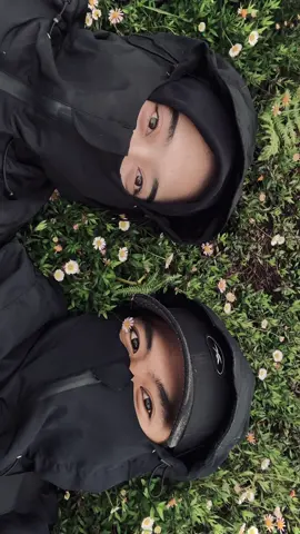 prau + bunga daisy + kamu ⛰️💐❤️ #mountaindate #praumountain #gunungprau #bungadaisy 