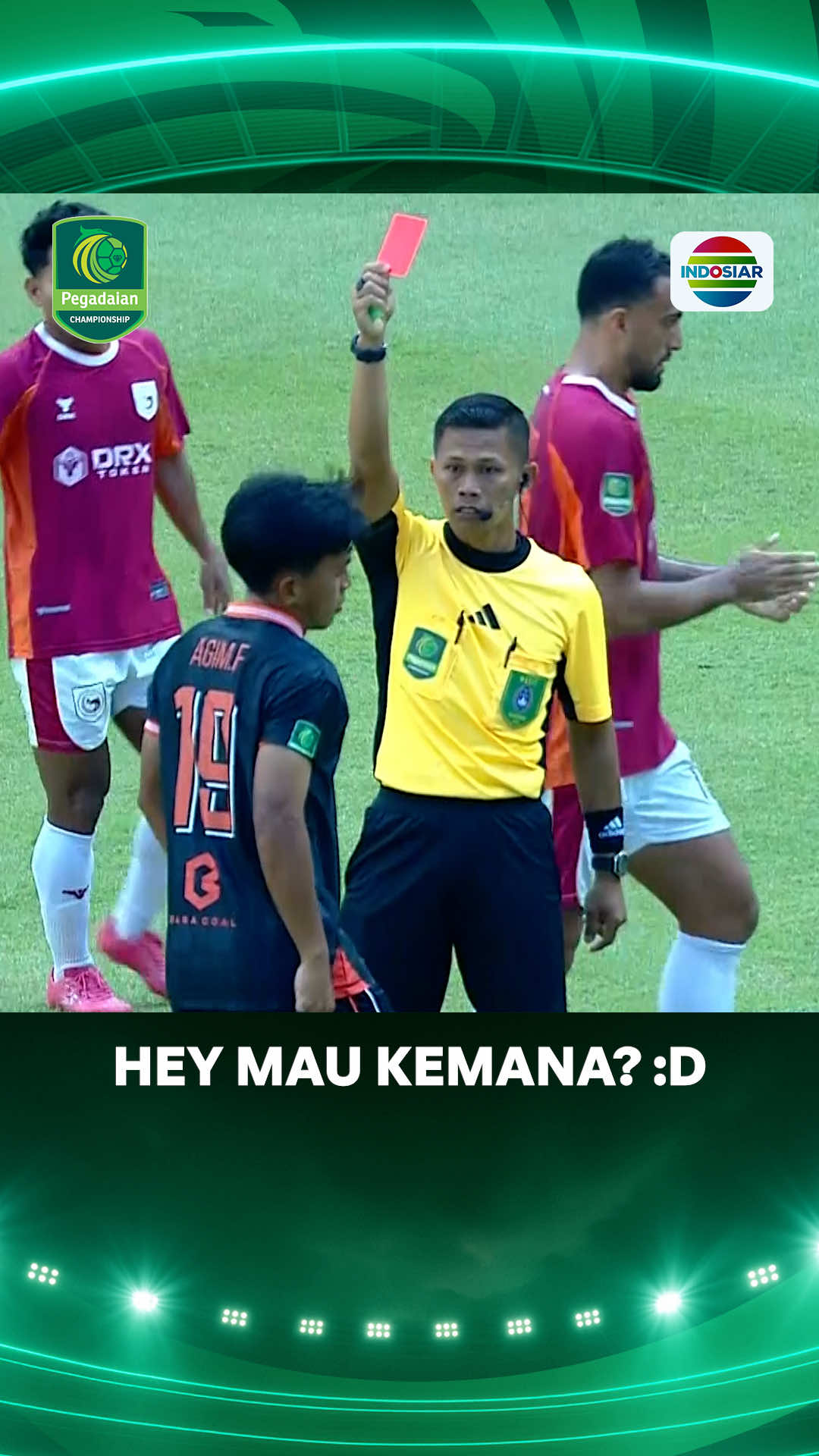 Hey heyy mau kemana no no, langsung kena siram wasit🤯 #PegadaianChampionship #IndosiarSports #IndosiarRumahSepakbolaIndonesia #MatchClip