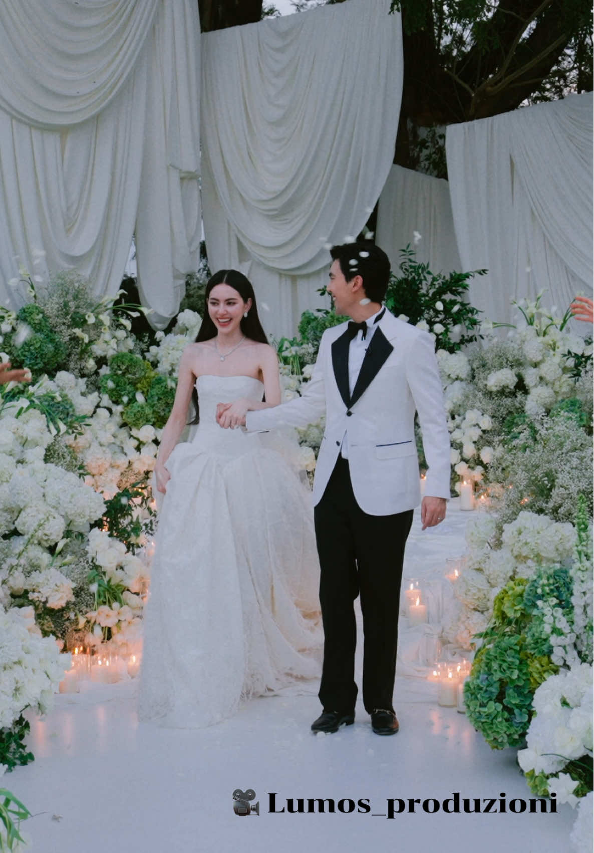 Mai & Ter’s Wedding Day  Proud of the teams @The Wedding Bliss Thailand | @IAMFLOWER  #ใหม่เต๋อ #ใหม่เต๋อแต่งงาน #ใหม่ดาวิกา #เต๋อใหม่ #เต๋อฉันทวิชช์ 