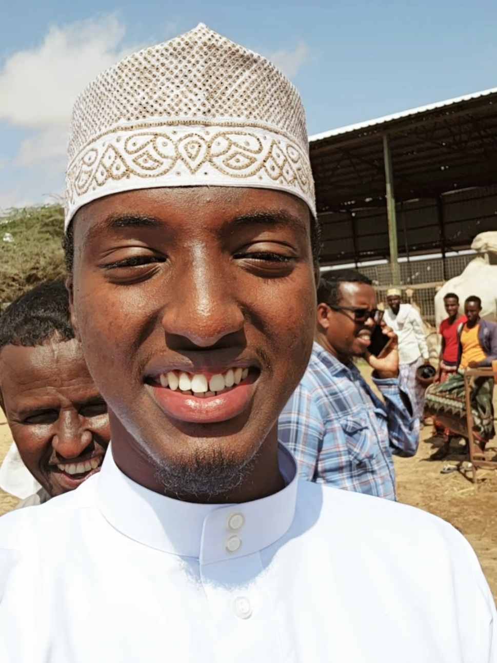 الشيخ عبد الرشيد في مزرعة الشيخ أحمد نور علي جمعالي 🌴🐪 زيارة عامرة، وجولات خطيرة، ومواقف فكاهية ما تنتهي!