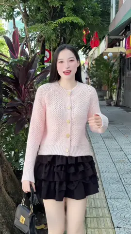 Áo len hồng, mang trẻ trung lắm mấy nàng #vanthaom7 #cadigan #doxinhmoingay 