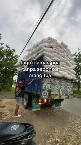 perintis itu harus mandiri 😇#drivermuda #katakatatrukmania #foryoupage #katakataperjalananhidup #sopirseeezzz 