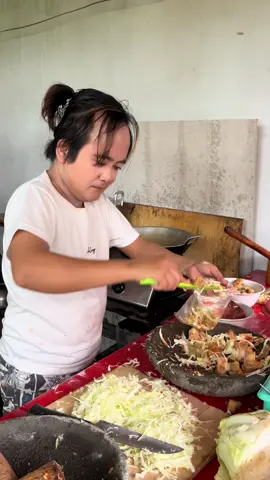 Tahu Kocek terviral se-Indonesia @Cece Holisun 💃 @RedDoorz Indonesia #REDTravelers #BukaSemuaPintu #RedDoorzID #kulinerlumajang #holisun 