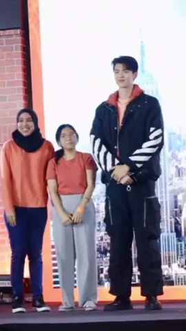 I feel like their chemistry just from their height  is on another level 🥹#tingmeen #kratingg #meennicha8 #heightdifference #fyp 